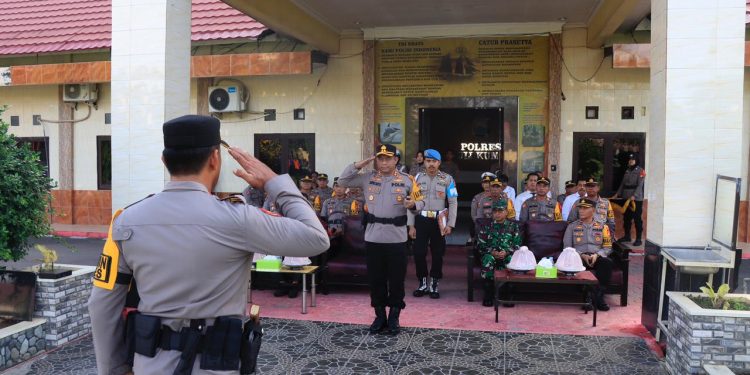 Kapolres Bulukumba Pimpin Apel Gelar Pasukan Operasi Lilin 2023.