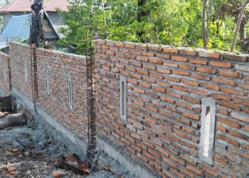 Masa kontrak Habis Desember 2023,Proyek Pembangunan Pagar SDI 123 Boyong Balandangan Tamalatea Bobot Pekerjaannya Baru Capai 60 Persen