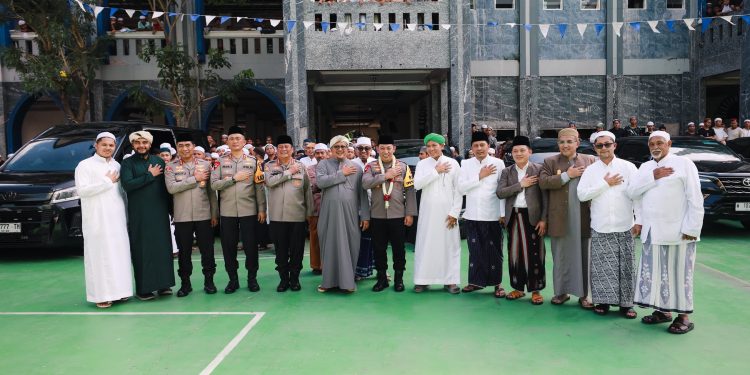 Kunjungi Ponpes di Pasuruan, Kapolri: Cooling System dalam Memelihara Situasi Kondusif Jelang Pemilu