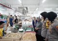 Jelang Nataru Polres Ponorogo Kunjungi Pasar Cek Persediaan dan Harga Bahan Pokok