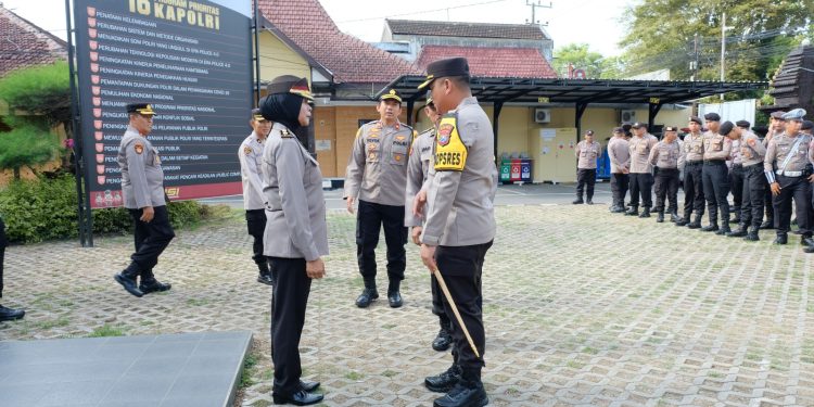 Kapolres Blitar Kota Pimpin Korps Raport Kenaikan Pangkat Pengabdian