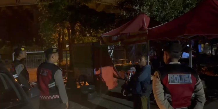 Melalui Patroli Dialogis, Polres Kediri Kota Ajak Warga Pelihara Kamtibmas Jelang Pemilu 2024