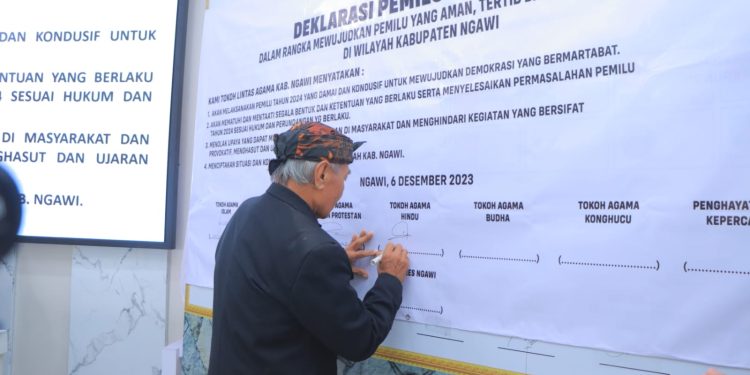 Tokoh Lintas Agama Tanda Tangani Deklarasi Pemilu Damai 2024 di Polres Ngawi