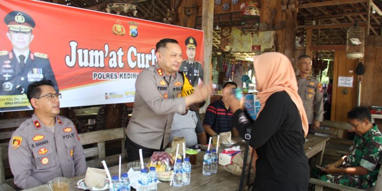 Di Jum’at Curhat : Kapolres Kediri Kota Ajak Warga Jaga Kamtibmas Jelang Pemilu 2024