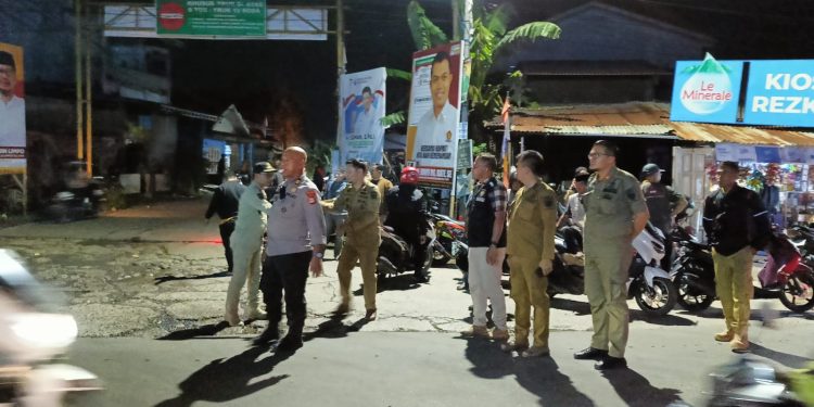 Ciptakan kondisi aman dan kondusif TRIPIKA Kec. Somba Opu laksanakan cipkon melalui patroli malam.