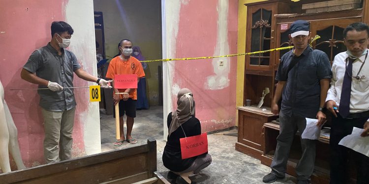 Polres Blitar Kota Gelar Rekonstruksi Pembunuhan di Bacem Ponggok , 21 Adegan di Peragakan