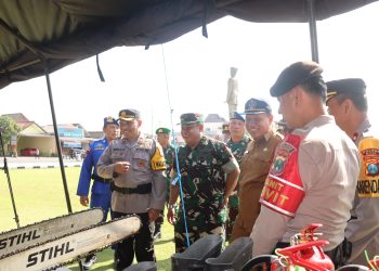 Polres Blitar Gelar Apel Gabungan Kesiapsiagaan Bencana Hidrometeorologi di Alun-Alun Kanigoro