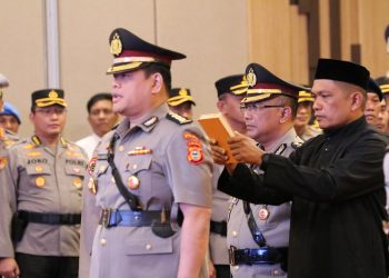Kapolda Sulsel Pimpin Sertijab Karo SDM Dari Kombes Denny ke Kombes Aris