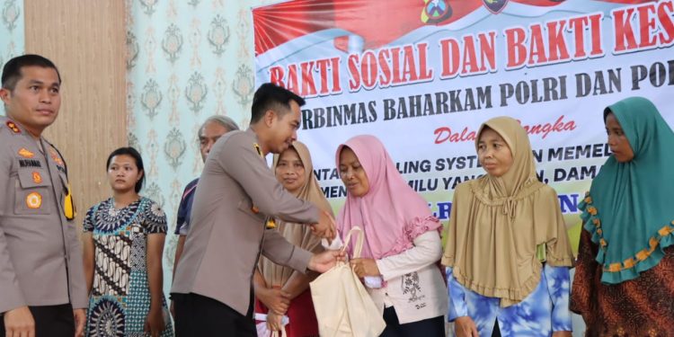 Polres Nganjuk Kembali Gelar Bakti Sosial dan Pengobatan Gratis untuk Warga Kwagean