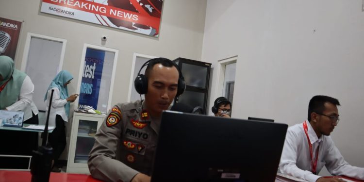 Lewat Radio, Polres Kediri Kota Sampaikan Pesan Kamtibmas