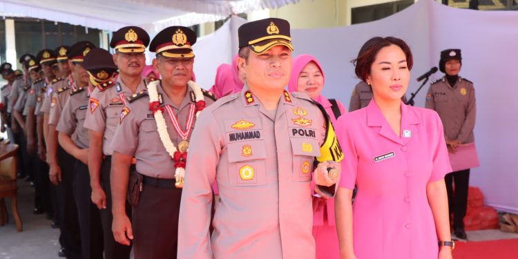 Barisan Pedang Pora Iringi Wisuda Purna Bakti 38 Anggota Polri dan ASN Polres Nganjuk