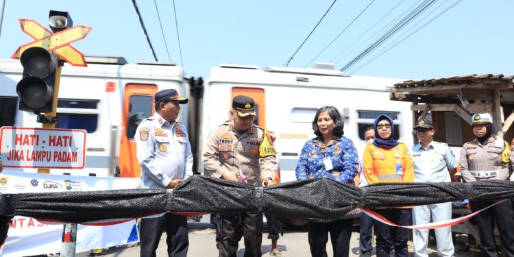 Kapolres Kediri Kota Bersama Forkopimda Resmikan Palang Pintu Kereta api