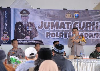 Dialog Hangat ‘Jumat Curhat’: Kapolres Madiun Terima Curhatan dan Pertanyaan Warga