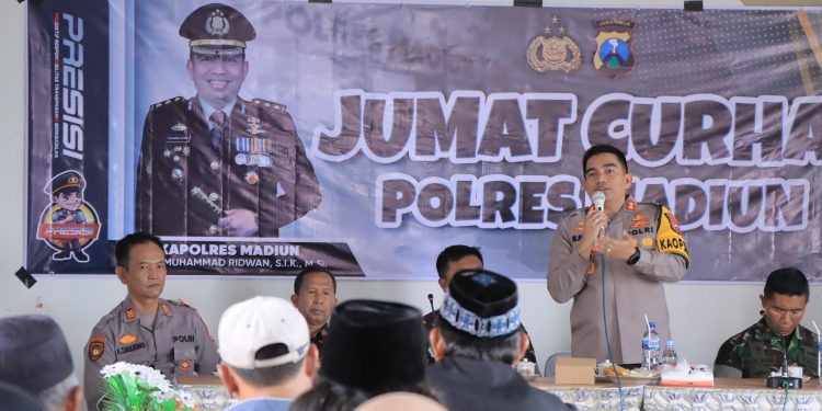 Dialog Hangat ‘Jumat Curhat’: Kapolres Madiun Terima Curhatan dan Pertanyaan Warga