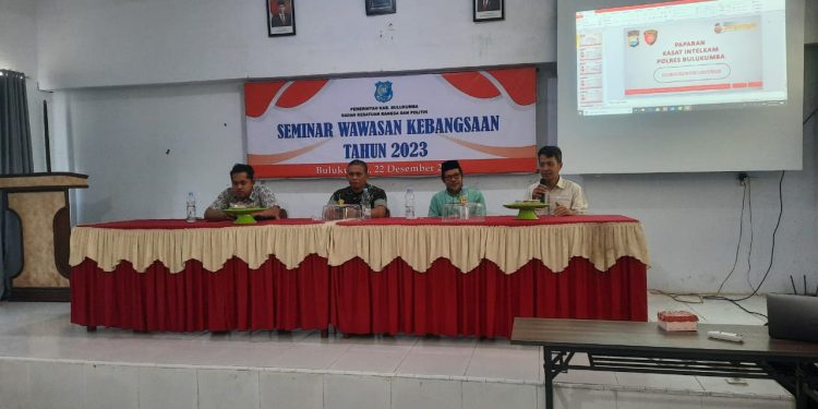 Kasat Intel Polres Bulukumba Berikan Materi Wawasan Kebangsaan Ke Pelajar SMK.