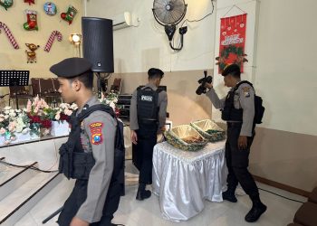 Polres Nganjuk Lakukan Sterilisasi Gereja Serentak Jelang Malam Natal 2023