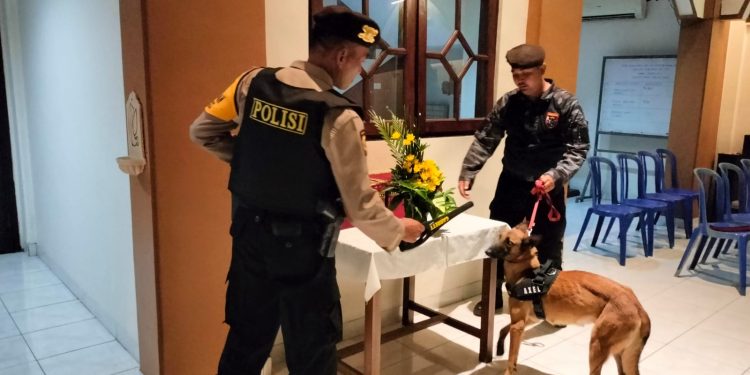 Jelang Misa Malam Natal, Polres Batang Lakukan Sterilisasi