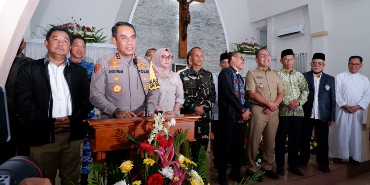 Kapolda Sulsel Beserta Forkominda Pantau Situasi Kamtibmas Malam Natal Tahun 2023 Di Makassar