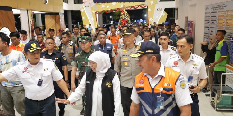 Pastikan Nataru Aman, Kapolda Jatim bersama Forkopimda Kunjungi Sejumlah Terminal dan Stasiun