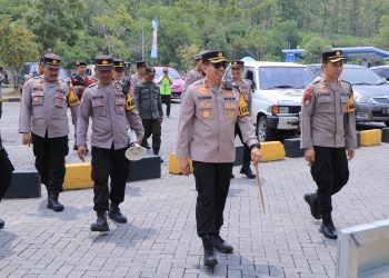Kapolres Madiun Turun Langsung Pantau  Keamanan Malam Natal di Kab. Madiun