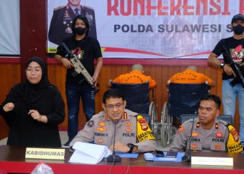 Kabidhumas Polda Sulsel Gelar Konferensi Pers Penangkapan Pembobol ATM Lintas Provinsi, Modus Call Center Palsu