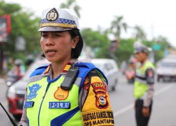Kurangi Kemacetan Jelang Perayaan Tahun Baru 2024, Sat Lantas Polres Gowa Lakukan Pembatasan Kendaraan Truck Angkut Material