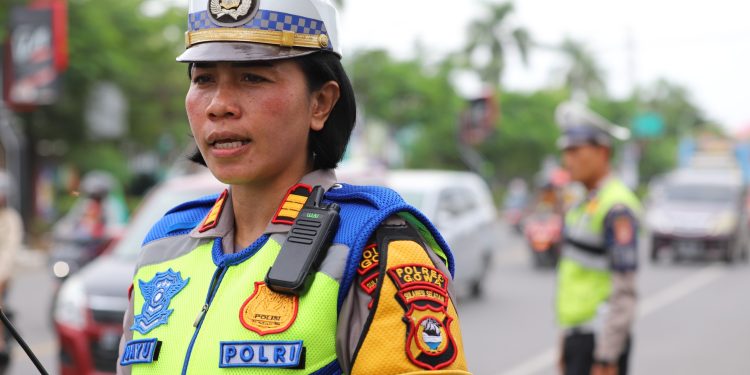 Kurangi Kemacetan Jelang Perayaan Tahun Baru 2024, Sat Lantas Polres Gowa Lakukan Pembatasan Kendaraan Truck Angkut Material