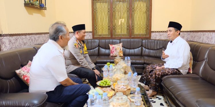 Tingkatkan Silaturahmi Bersama Tokoh Agama, Kapolres Blitar Kota Kunjungi Pondok Pesantren