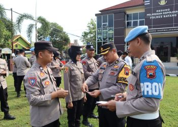 Tegakkan Disiplin, Penampilan dan Kelengkapan Anggota Polres Batang Diperiksa