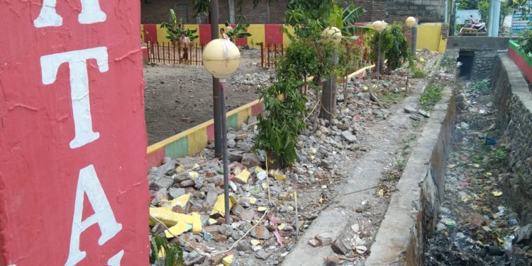 Gegara Ulah Kontraktor, Pagar UPT SDN 12 Binamu Balangloe Balang Dirobohkan Tanpa Dikerja Kembali