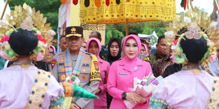 Kapolda Sulawesi Selatan dianugerahi gelar adat Petta Watang.