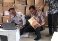 Bawaslu Jeneponto Melakukan Pengawasan Melekat Pada Proses Packing Logistik Pemilu 2024