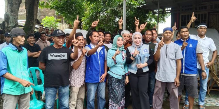 Pendukung Caleg.PAN  Davil  4  Hj.Nurlenni Kahar Sibali Tampak Semakin Membludak.