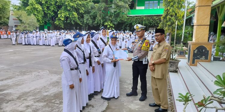 Sambangi Sekolah, Lantas Polres Ngawi Sosialisasikan Budaya Tertib Lalu Lintas