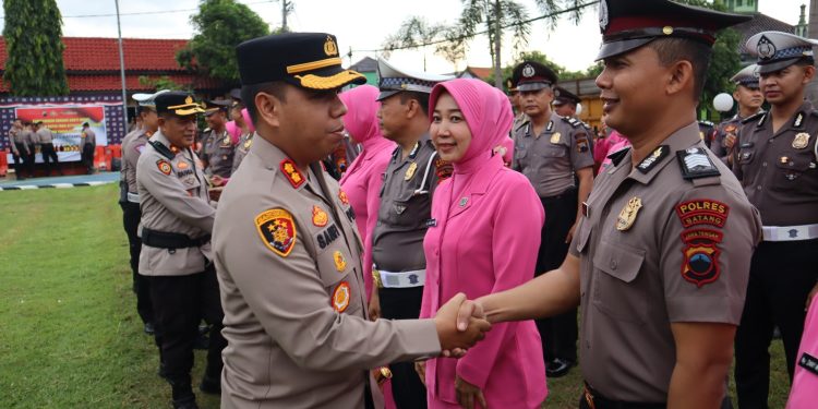 Momen Bahagia di Polres Batang: 38 Anggota Naik Pangkat Menyongsong Tahun Baru 2024