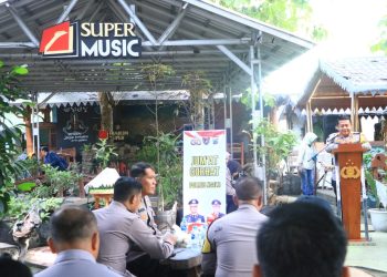 Kapolres Ngawi Pimpin Jumat Curhat di Alas Caffe