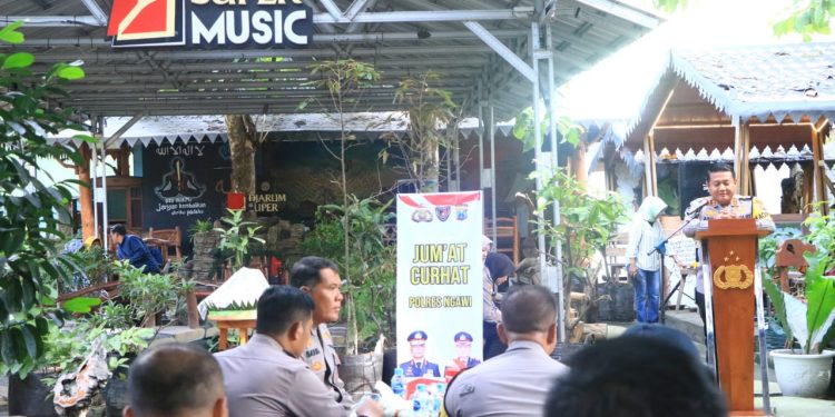 Kapolres Ngawi Pimpin Jumat Curhat di Alas Caffe