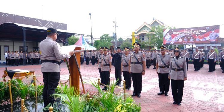 Kapolres Pimpin Upacara Sertijab Pejabat Polres Ngawi