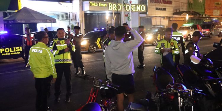 Patroli Blue Light Gabungan Sat Samapta dan Sat Lantas Ciptakan Situasi Aman dan Tentram