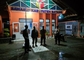 TNI-Polri Solid: Bhabinkamtibmas dan Babinsa Bersinergi Kawal Pemilu 2024 di Batang