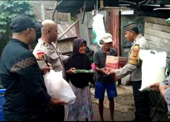 Berbagi Kepada Yang Membutuhkan, Polsek Somba Opu Berikan Bansos Kepada Warga Kurang Mampu.