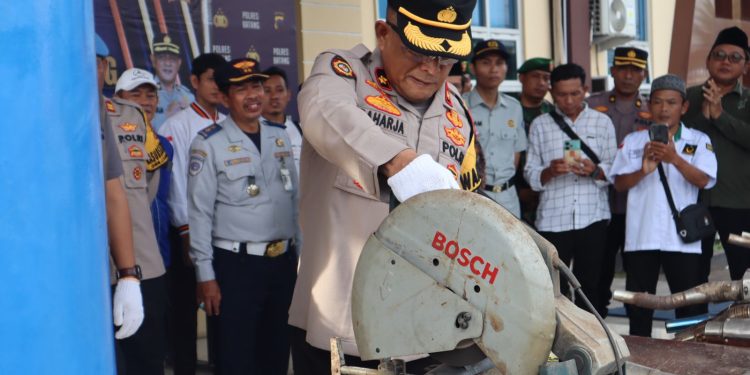 Satlantas Polres Batang musnahkanan Knalpot Brong Jelang Pemilu 2024
