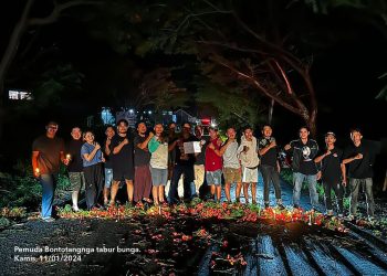 POHON FLAMBOYAN DIPANGKAS DEMI BALIHO CALEG DPR RI , INI ALASAN PEMUDA TAMALATEA  JENEPONTO TABUR BUNGA.