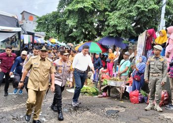 Polres Gowa laksanakan PAM Kunjungan kerja Pj. Gubernur Sulsel di Pasar Minasa Maupa.