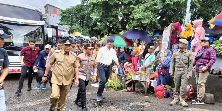 Polres Gowa laksanakan PAM Kunjungan kerja Pj. Gubernur Sulsel di Pasar Minasa Maupa.
