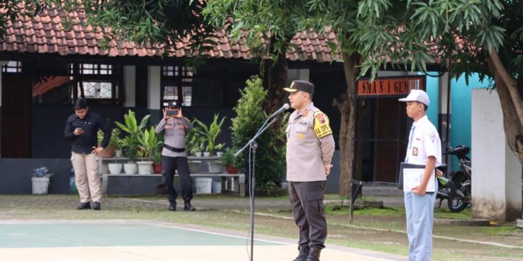 Jadi Pembina Upacara di SMAN I Gemuh, Kapolres Kendal Himbau Larangan Knalpot Brong