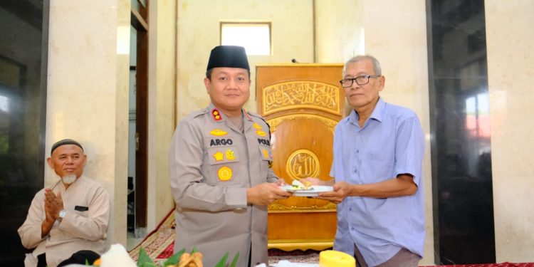 Jelang Renovasi Tempat Wudhu Masjid Miftahul Huda, Polres Ngawi Gelar Doa Bersama