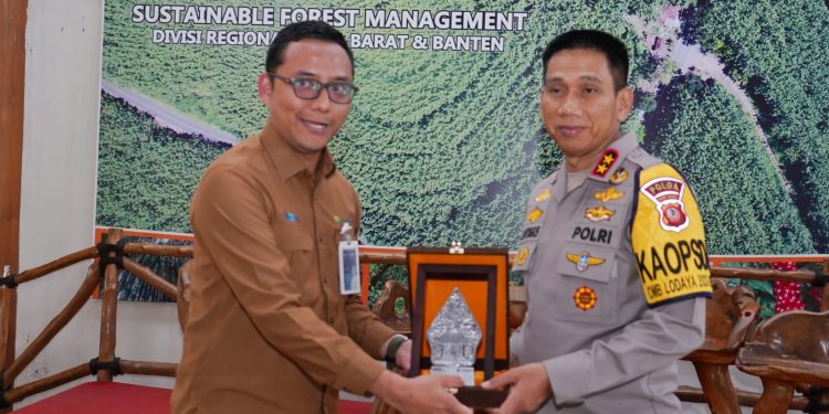 KEPOLISIAN NEGARA REPUBLIK INDONESIA DAERAH JAWA BARAT BIDANG HUBUNGAN MASYARAKAT