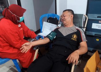 Anggota Polres Nganjuk Ramai-ramai Donorkan Darahnya Bantu Penuhi Stok PMI