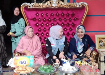 Kunjungan  Hj.Nurlenni Caleg dari PAN dapil 4 Di Sambut Dengan Penuh Keramahan.Faktanya.